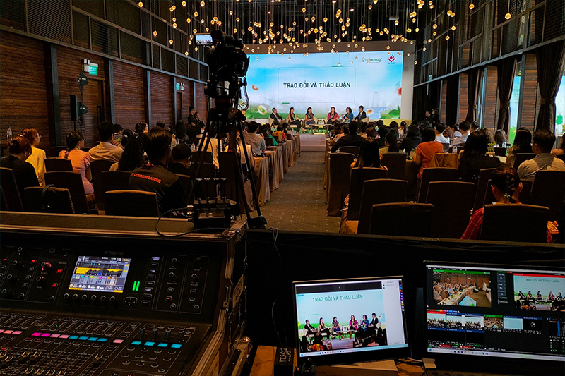 Livestream họp báo đa nền tảng