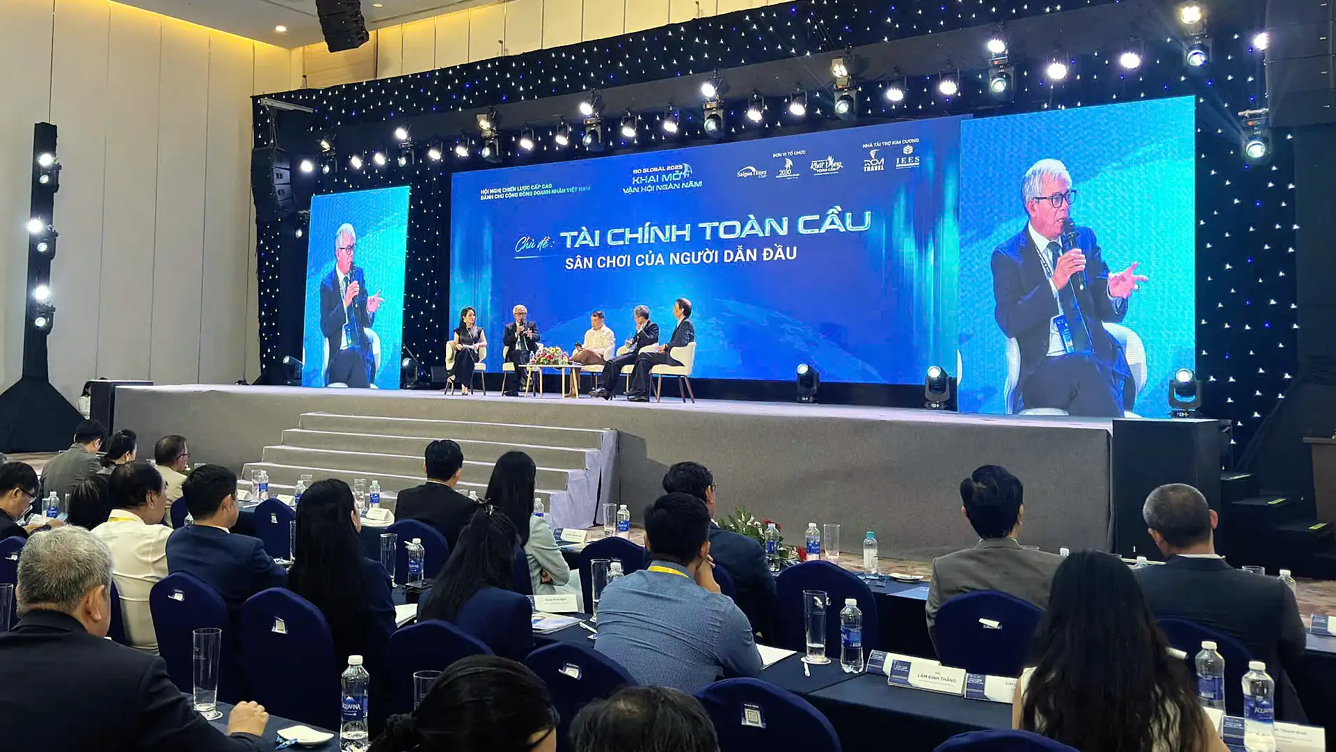 livestream trực tiếp buổi Hội nghị Tài Chính toàn cầu